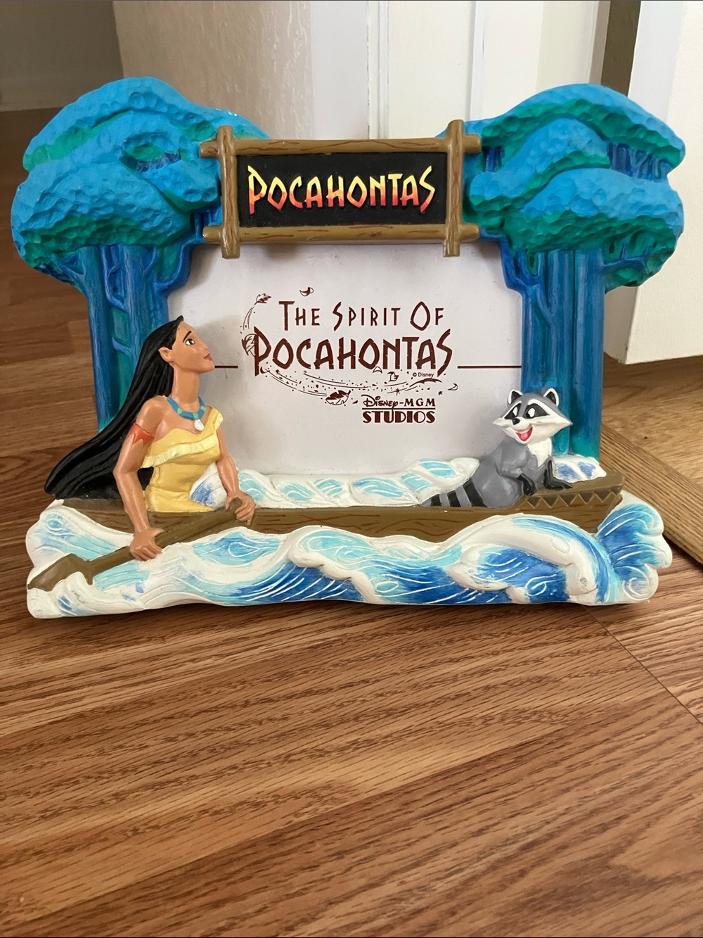Disney VINTAGE Pocahontas Resin Picture Frame . 4x6 photo.